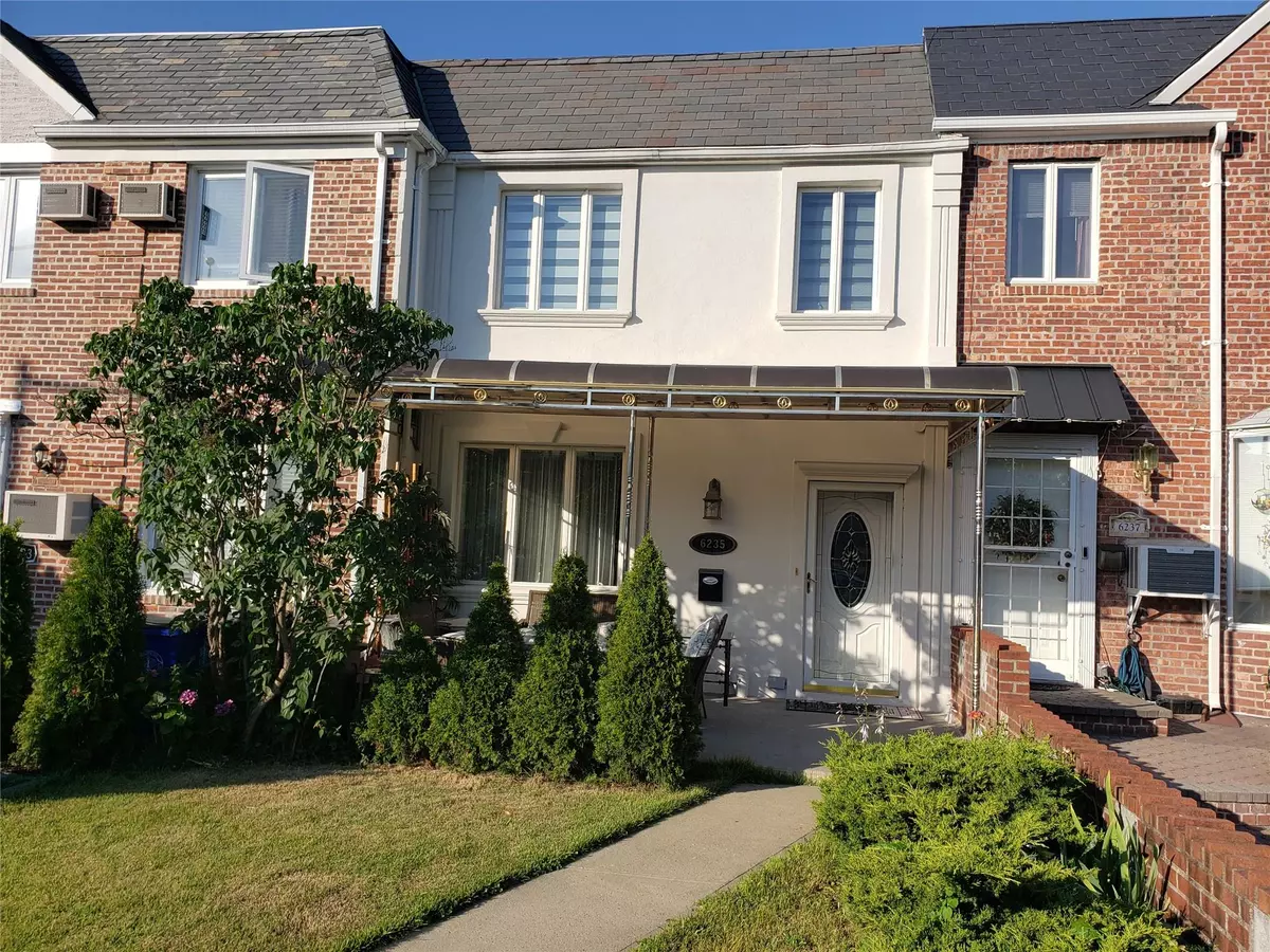 Middle Village, NY 11379,62-35 81st ST