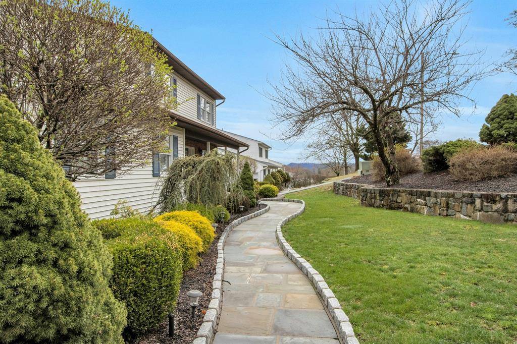 Stony Point, NY 10980,68 Walter DR