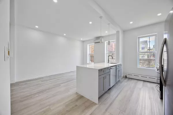 Glendale, NY 11385,71-52 68th ST