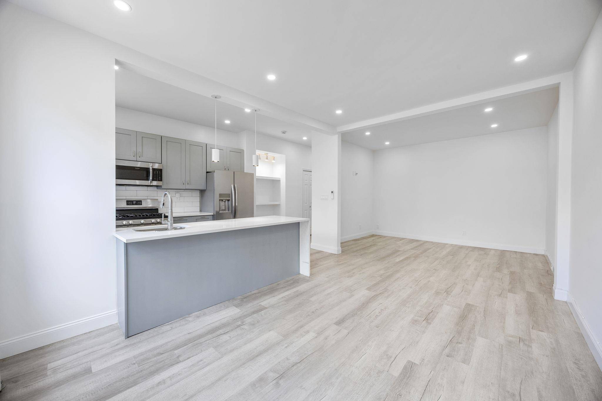 Glendale, NY 11385,71-52 68th ST