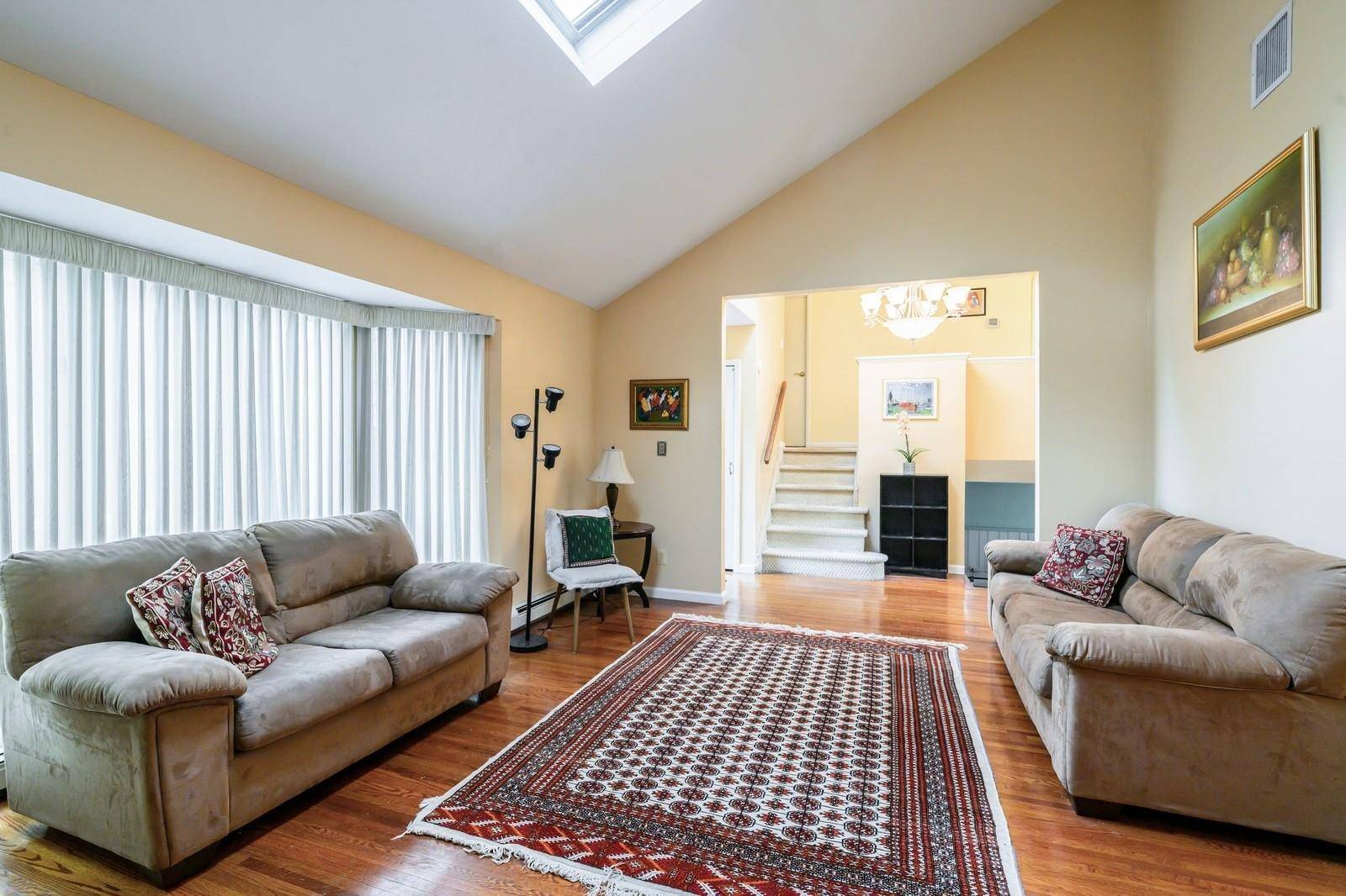 Syosset, NY 11791,21 Hillvale Rd
