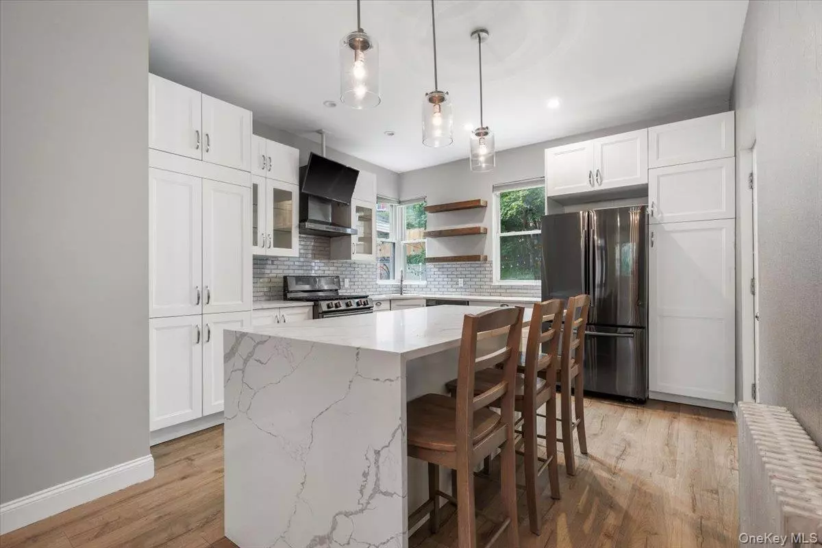 Bronx, NY 10470,525 E 235th ST