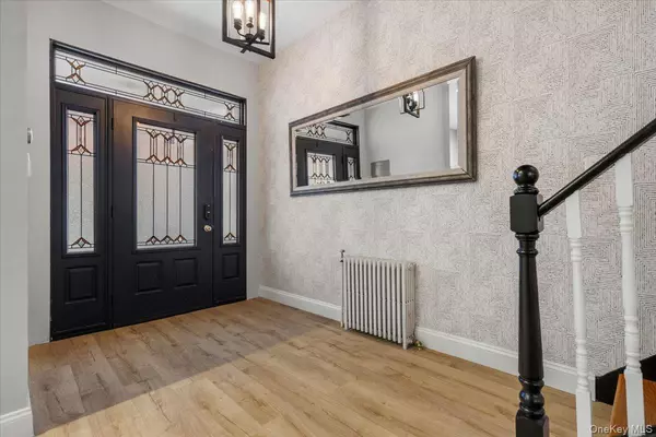 Bronx, NY 10470,525 E 235th ST