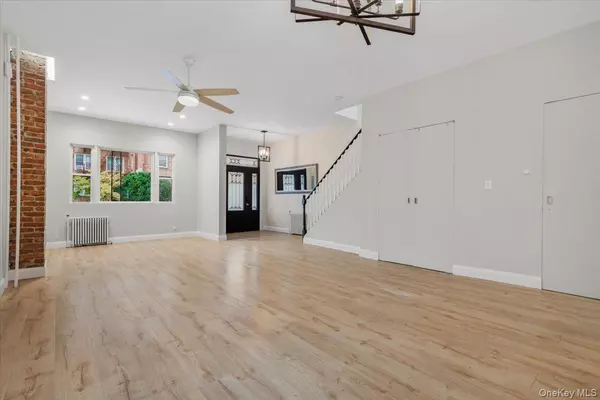 Bronx, NY 10470,525 E 235th ST