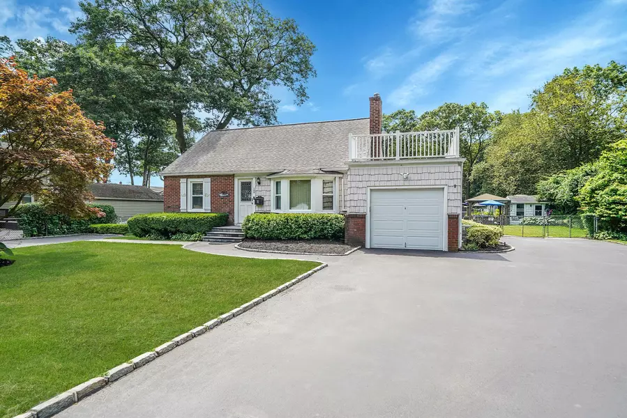 160 Church ST, Ronkonkoma, NY 11779