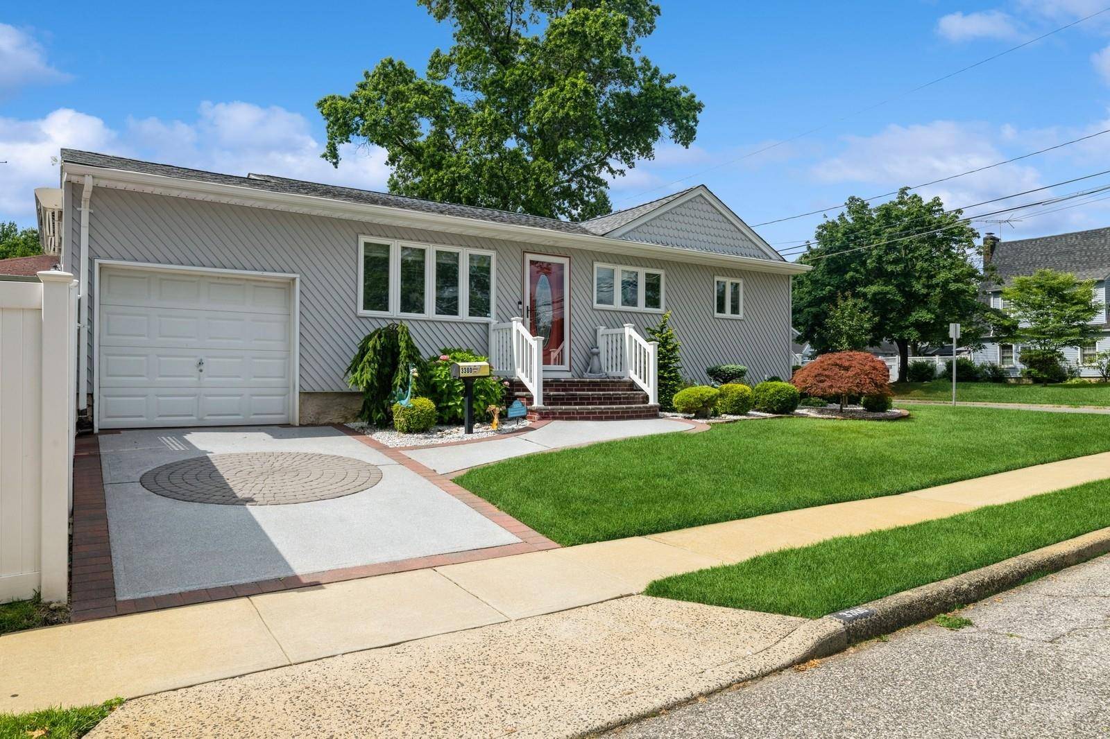 Wantagh, NY 11793,3300 Walters AVE