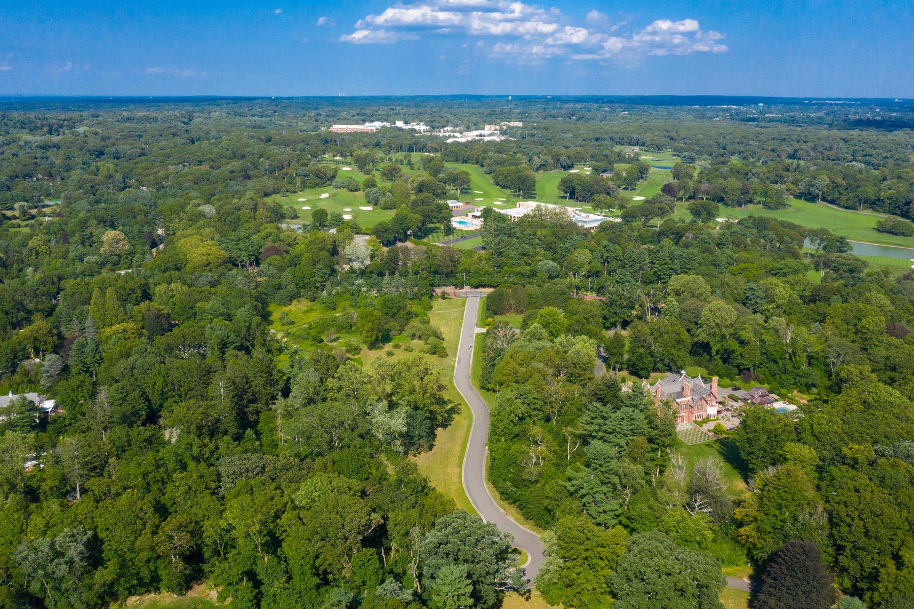 Old Westbury, NY 11568,Maple Crest DR