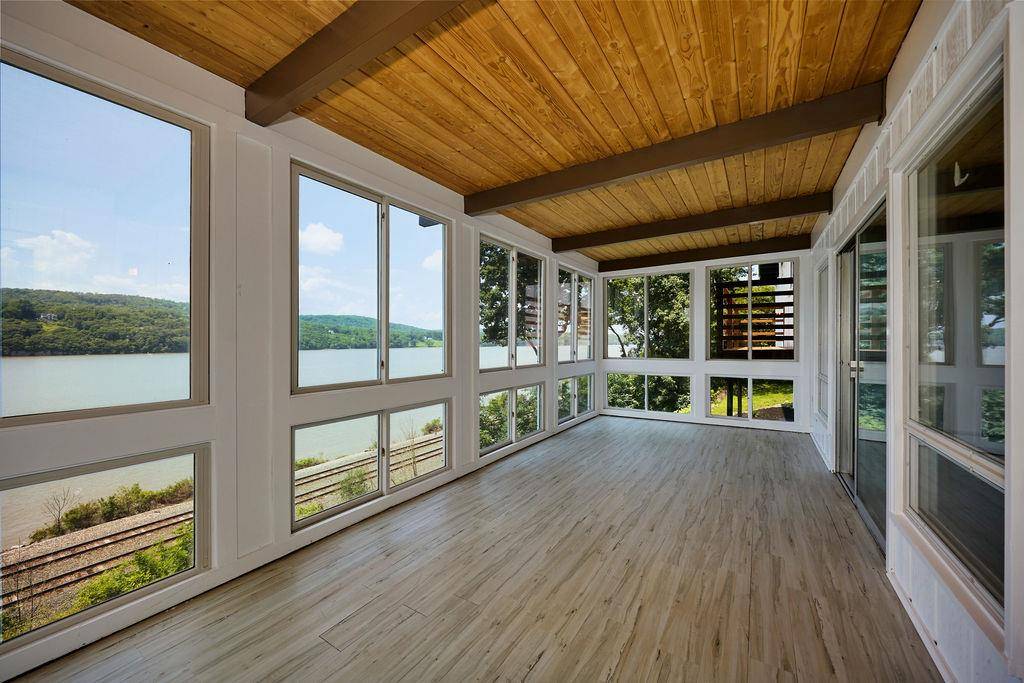 Hyde Park, NY 12538,66 River RD