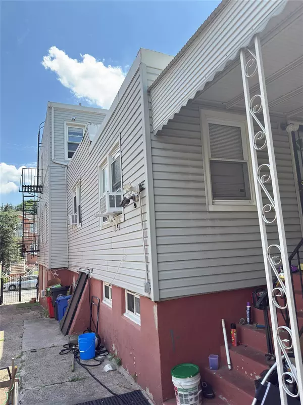 Maspeth, NY 11378,65-11 Perry AVE
