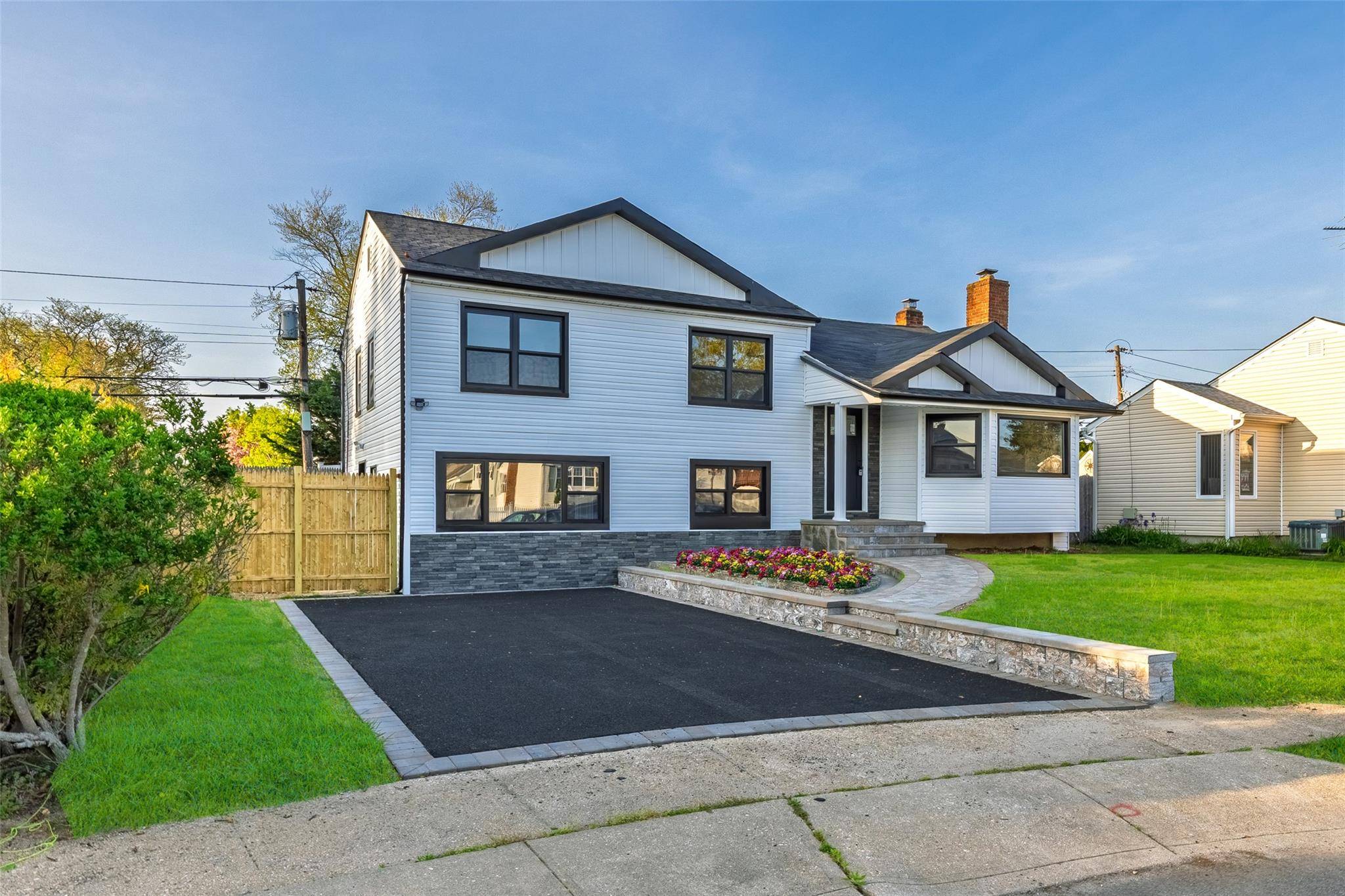 Bethpage, NY 11714,38 Bradford LN