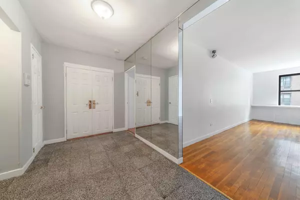 New York (manhattan), NY 10022,337 East 50th Street #3-A