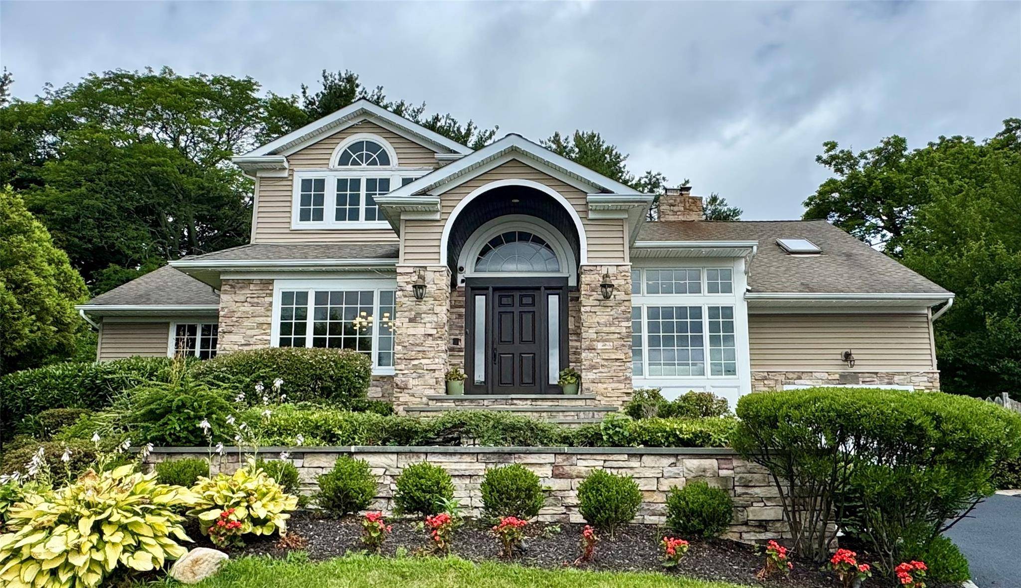 10 Hazelwood CT, Jericho, NY 11753