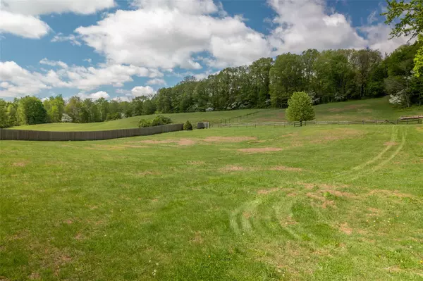 Pleasant Valley, NY 12569,267 Smith RD