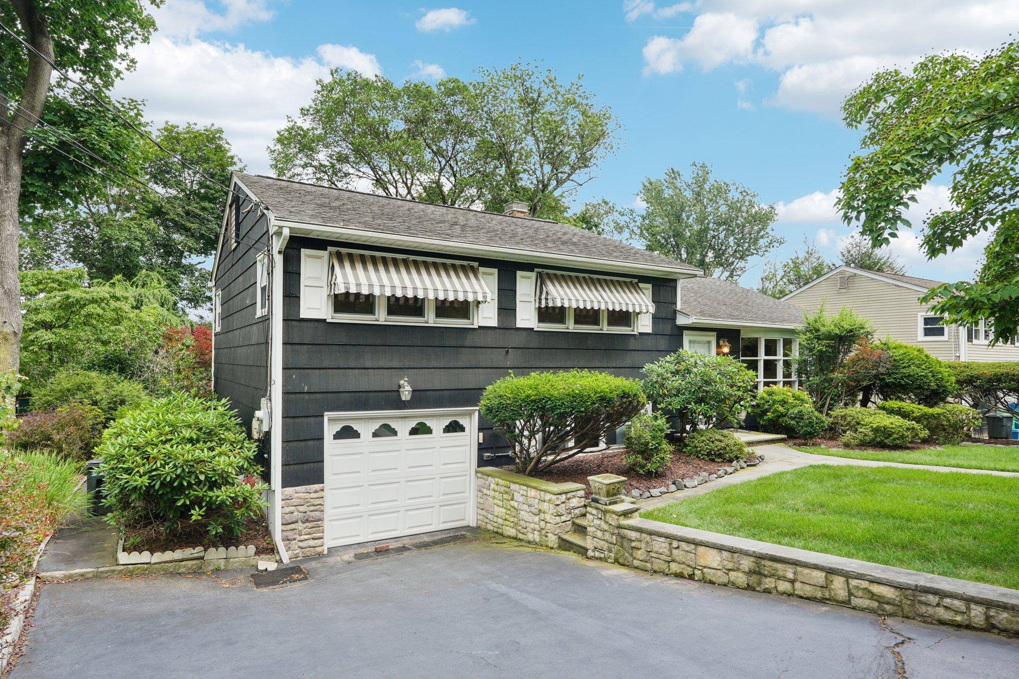 Tappan, NY 10983,57 Central AVE