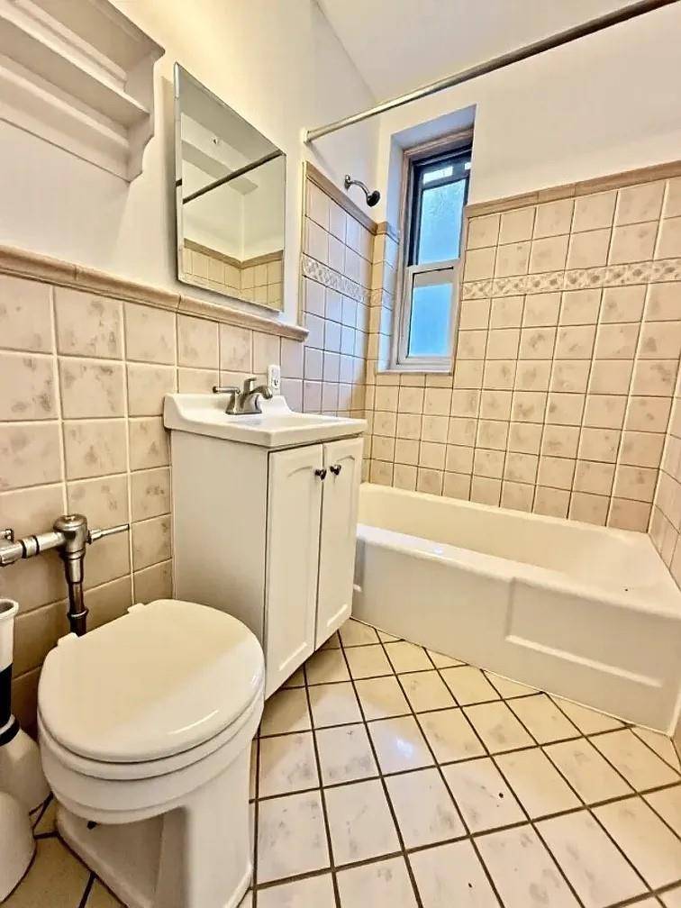 Bronxville, NY 10708,804 bronx river road #2B