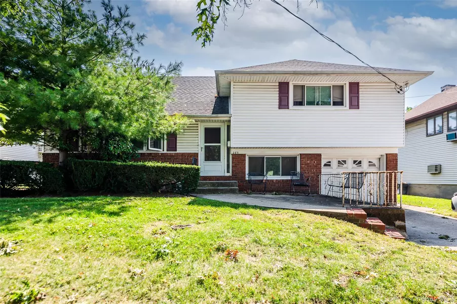 285 W Waukena AVE, Oceanside, NY 11572