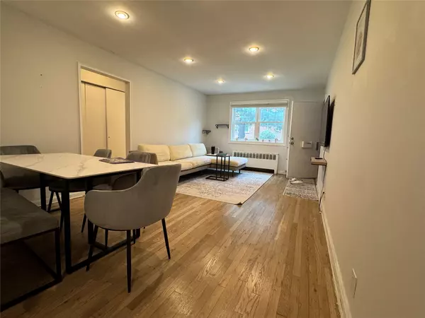 Oakland Gardens, NY 11364,7827 Cloverdale BLVD #A