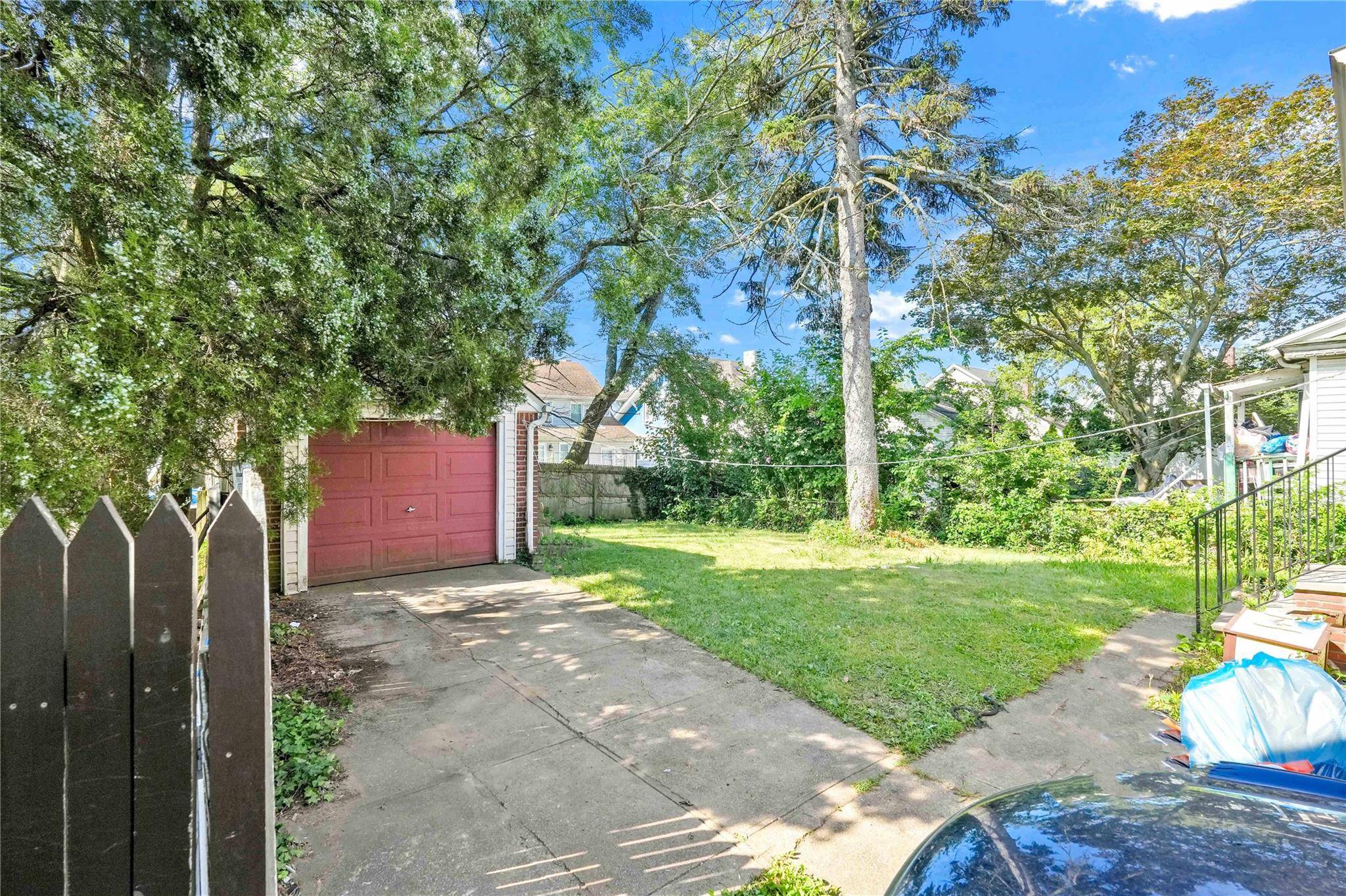 Hollis, NY 11423,190-20 103rd AVE