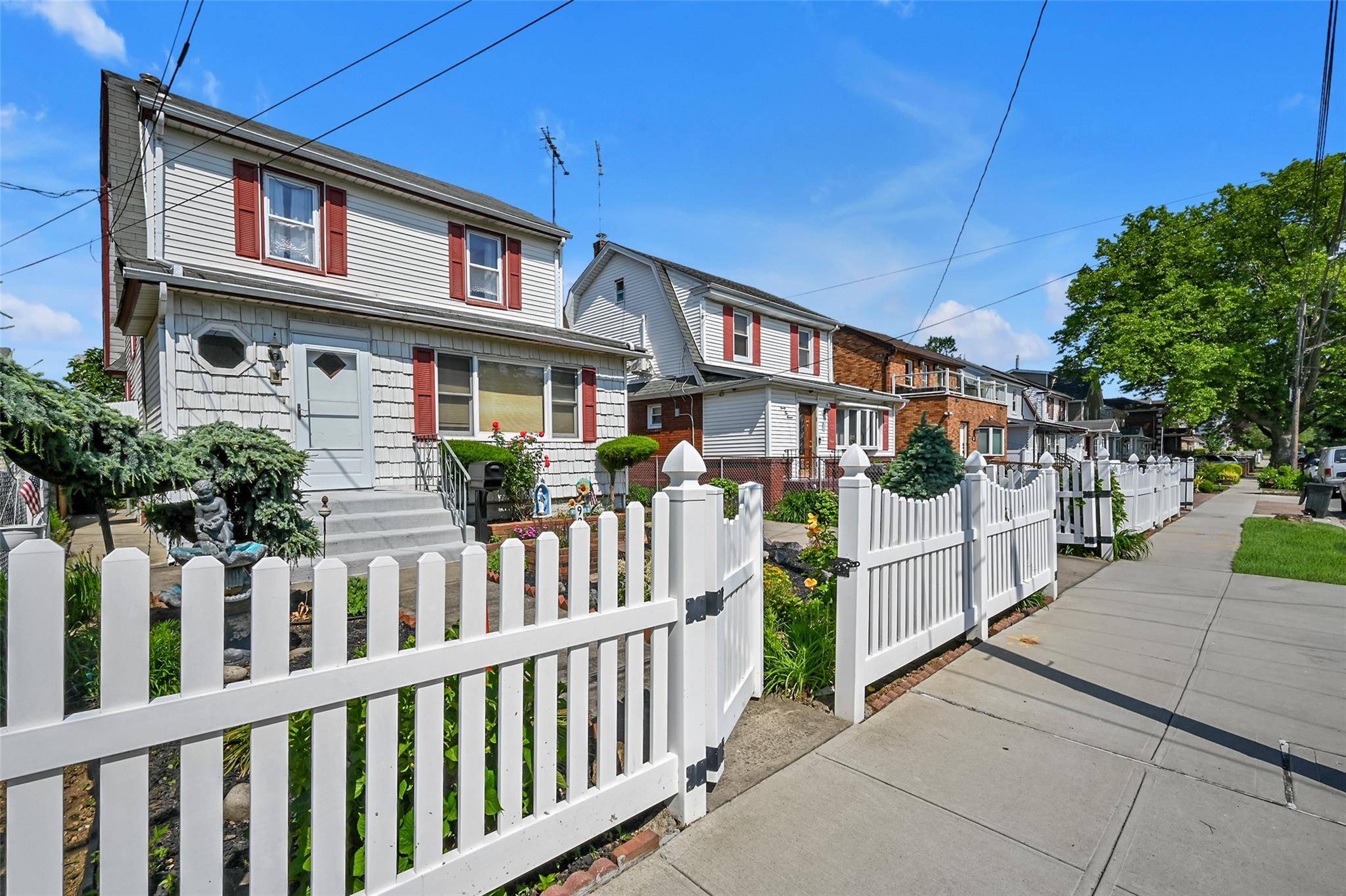 92-05 218th PL, Queens Village, NY 11428