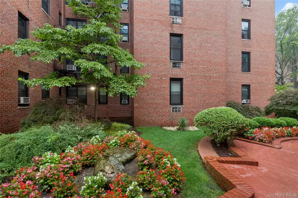 Briarwood, NY 11435,139-15 83 AVE #629