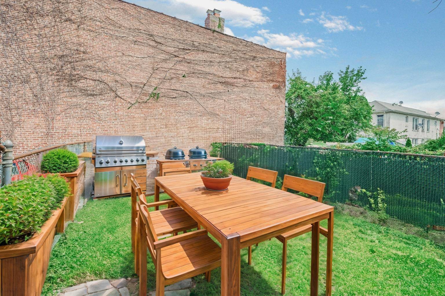 1071 Blake AVE, Brooklyn, NY 11208