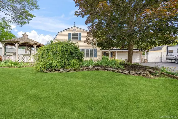 4 Bridle PATH, Farmingville, NY 11738