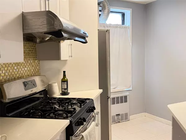 Forest Hills, NY 11375,100-25 Queens BLVD #3D