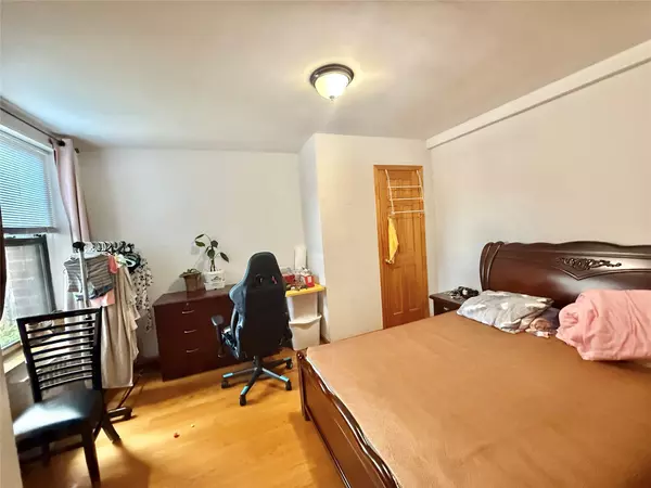 Flushing, NY 11355,138-70 Elder AVE #3A