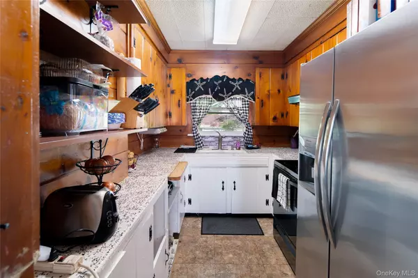 Mahopac, NY 10541,1 Shady LN