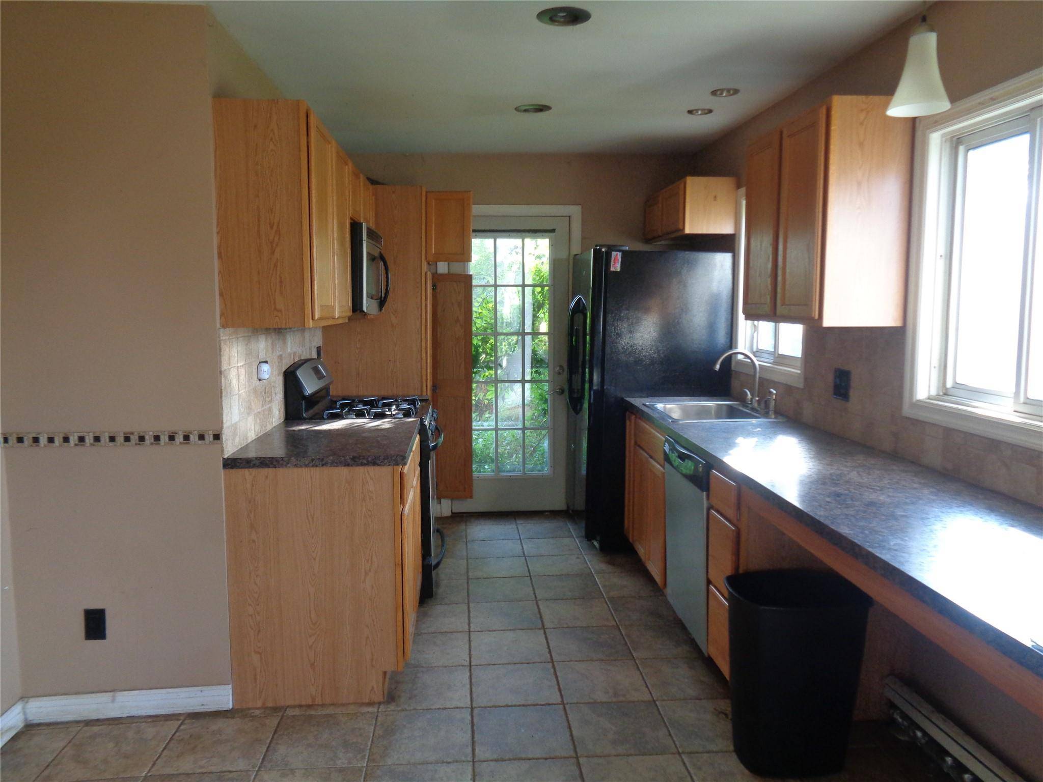 Lindenhurst, NY 11757,31 marine AVE