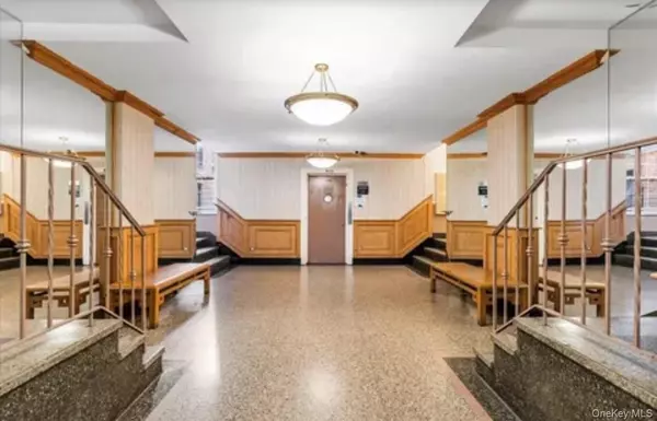 Briarwood, NY 11435,14018 Burden CRES #410