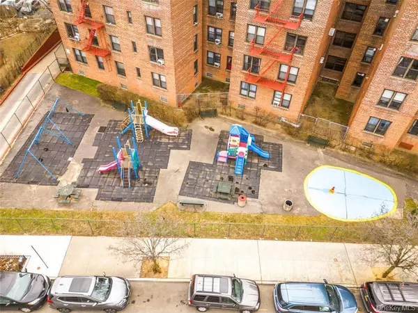 Kew Garden Hills, NY 11367,15040 71st AVE #6C