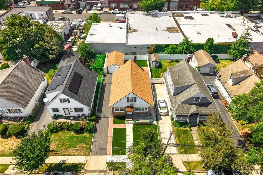 113 N 1st ST, New Hyde Park, NY 11040