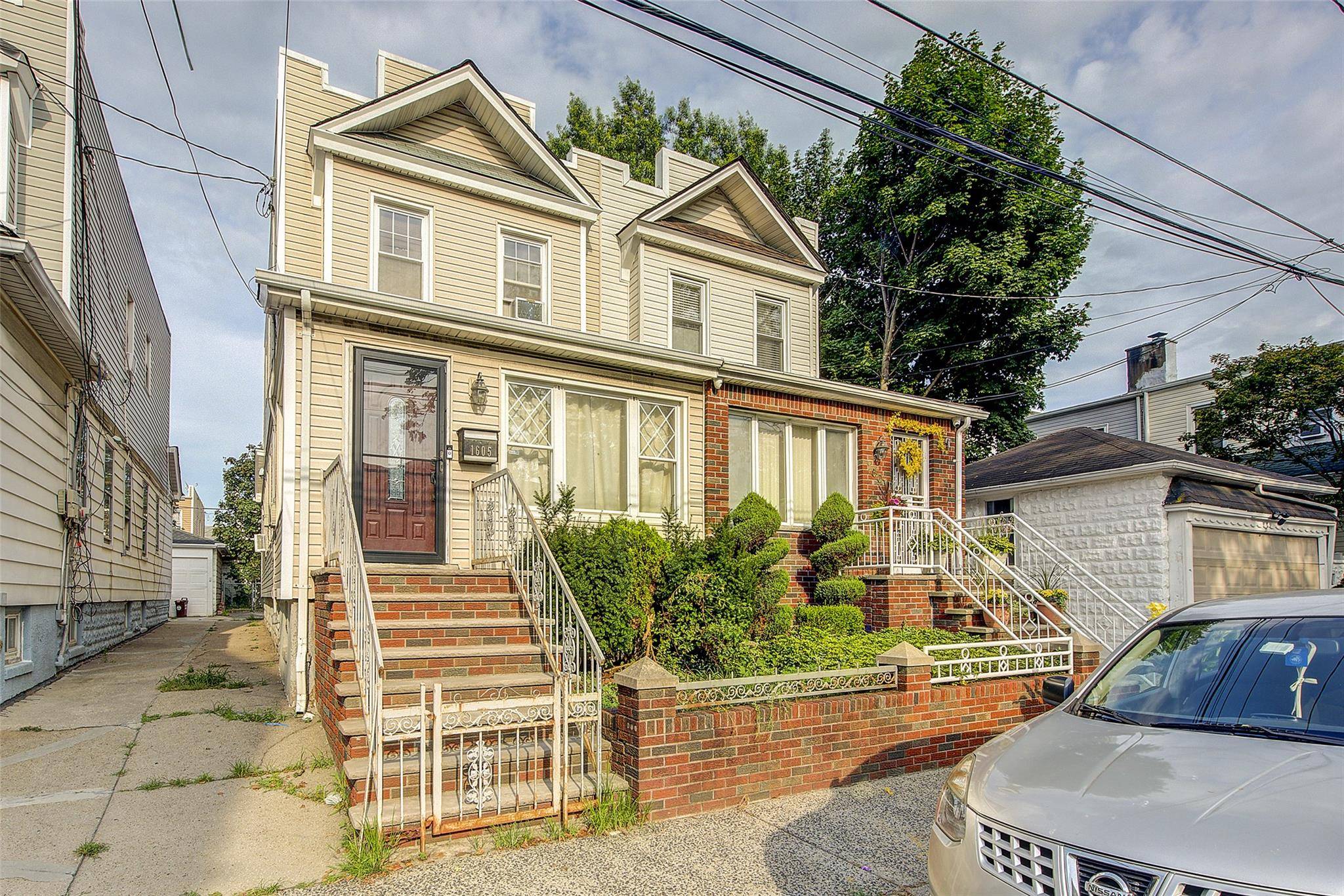 Brooklyn, NY 11234,1607 E 43rd ST