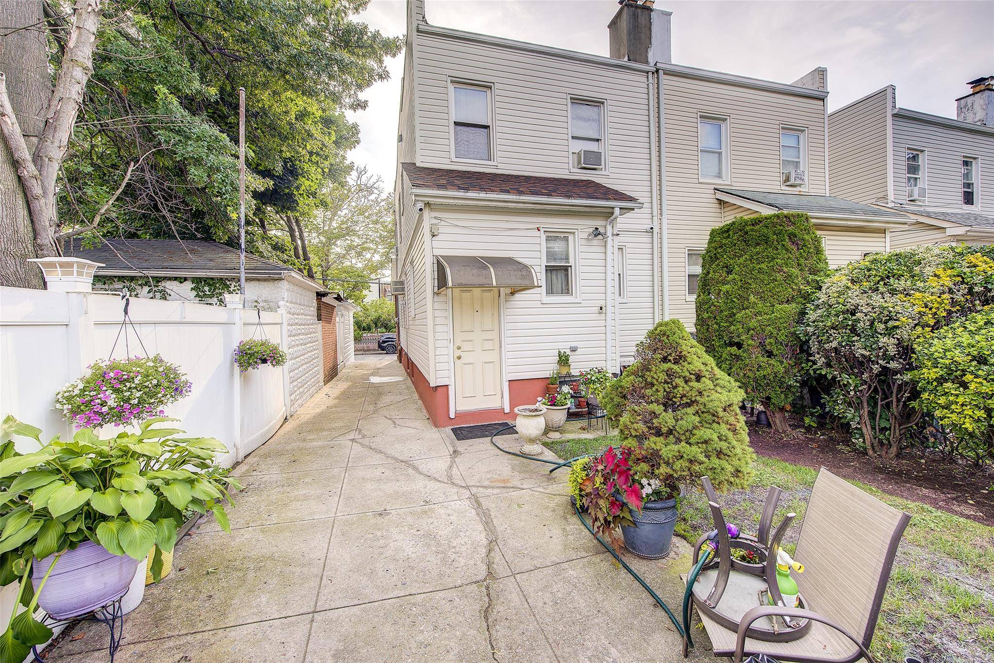Brooklyn, NY 11234,1607 E 43rd ST