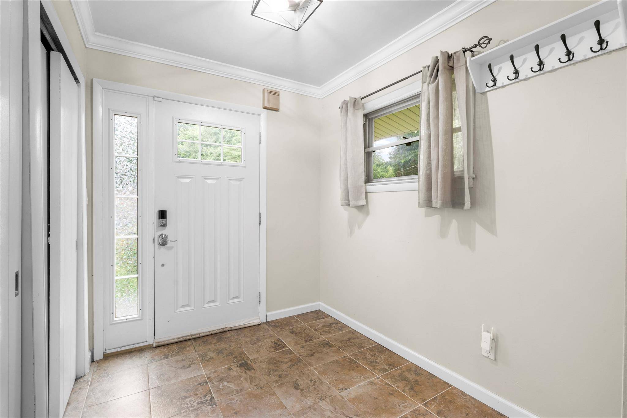 White Plains, NY 10603,135 N Hampton DR