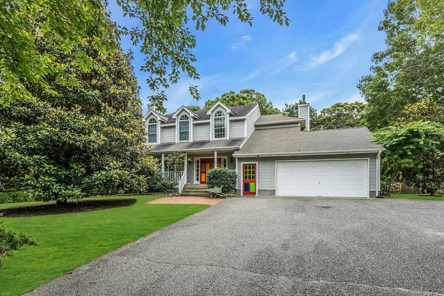 104B Squiretown RD, Hampton Bays, NY 11946