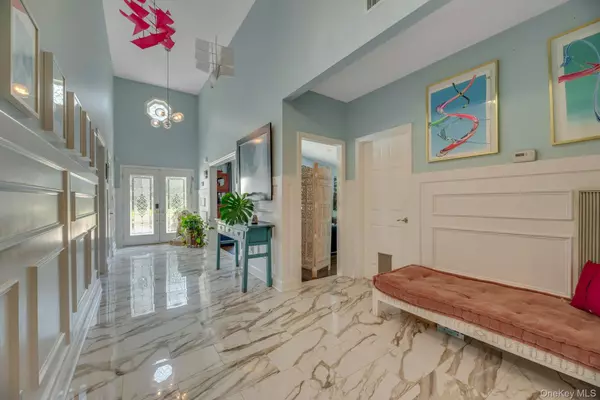 Hampton Bays, NY 11946,87 Washington Heights AVE