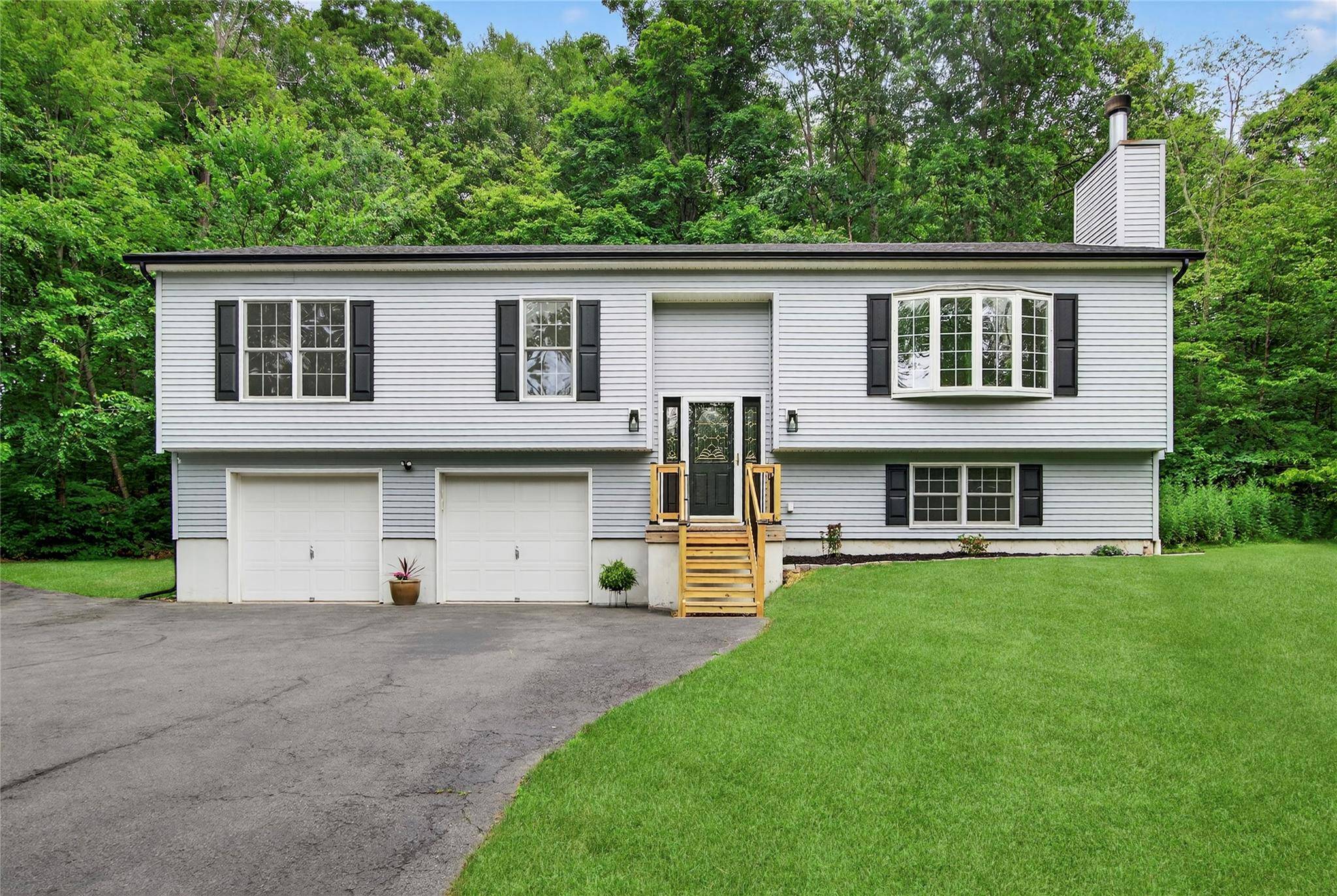 8 Bella Vista DR, Modena, NY 12548