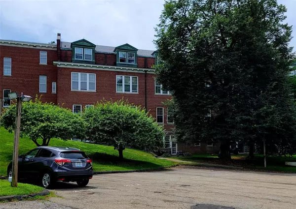 Peekskill, NY 10566,1402 Villa At The