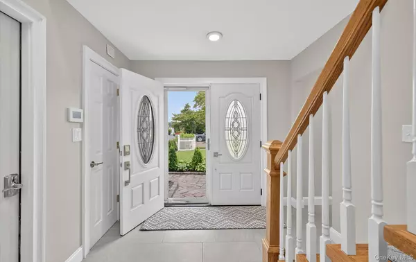 Copiague, NY 11726,321 Lagoon DR