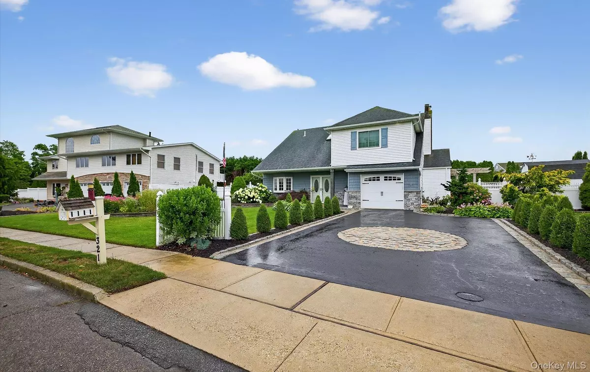 Copiague, NY 11726,321 Lagoon DR