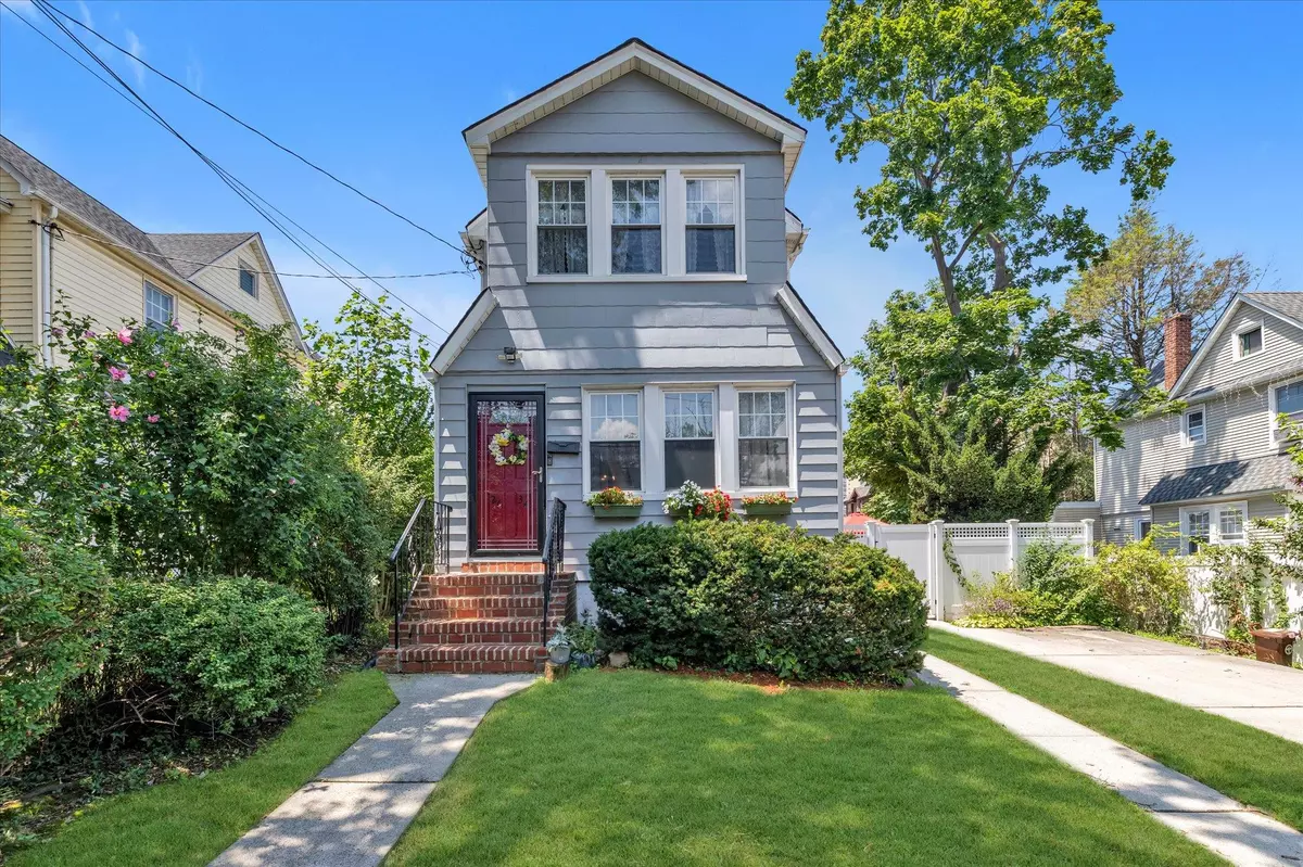 Bayside, NY 11360,2634 213th ST