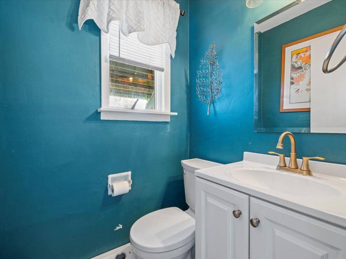 Kings Park, NY 11754,25 Amapola LN