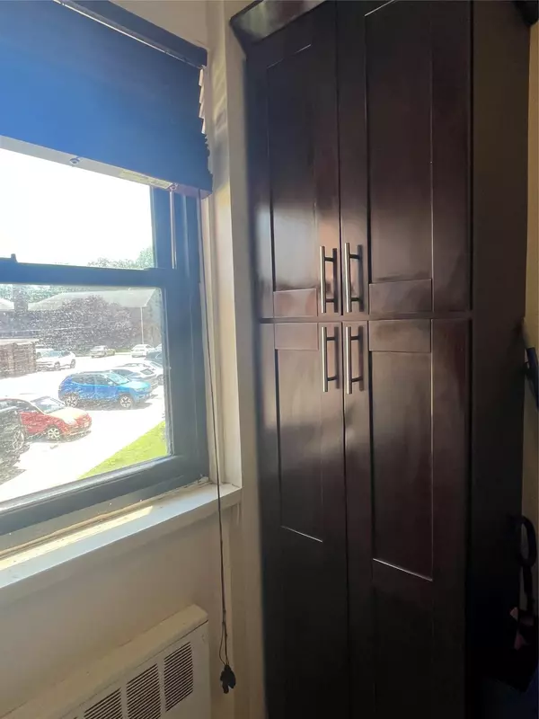 Howard Beach, NY 11414,90-32 153 AVE #0029