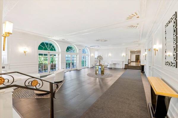 Woodmere, NY 11598,819 Broadway #1G