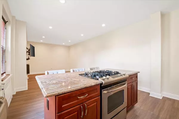 Woodmere, NY 11598,819 Broadway #1G