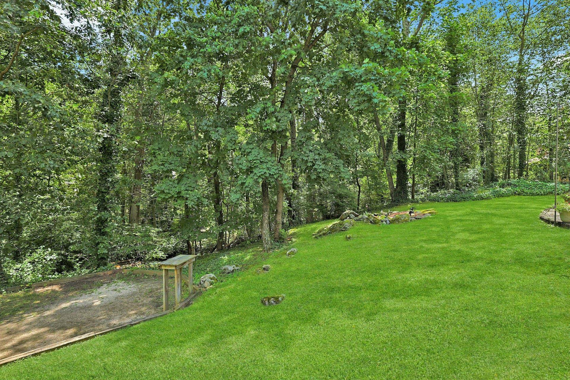 New Rochelle, NY 10804,103 Wood Hollow LN