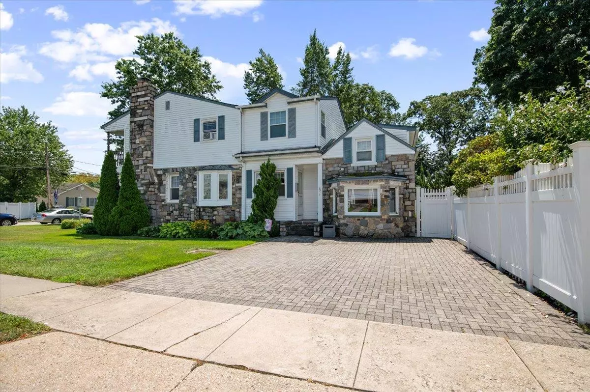 Merrick, NY 11566,1016 Tyrus CT