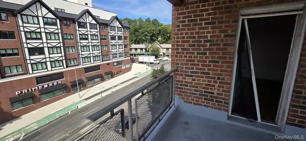 Douglaston, NY 11362,24120 Northern BLVD #4C